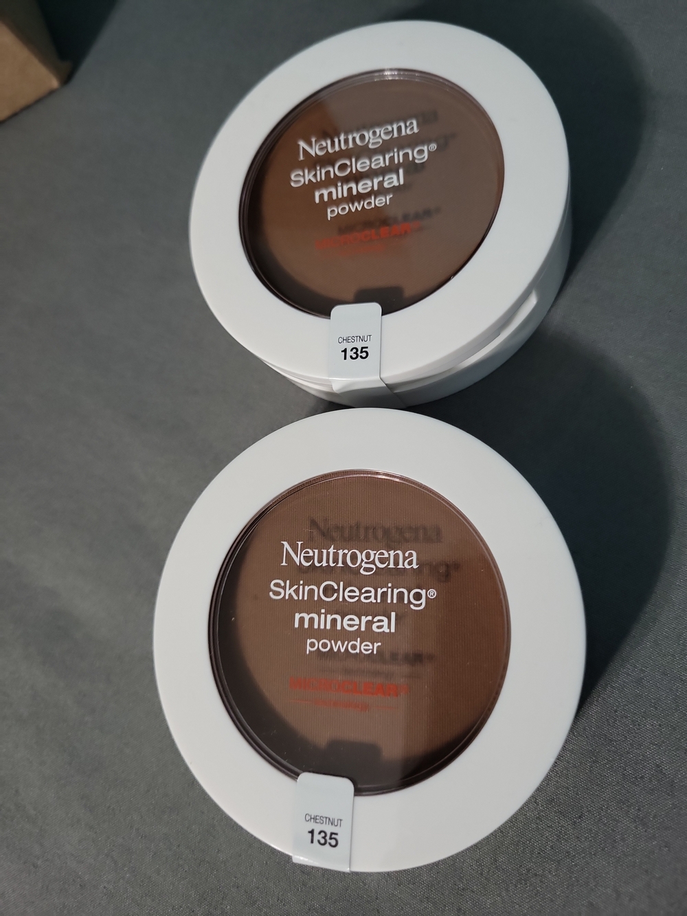 2x Neutrogena SkinClearing Mineral Powder - Chestnut 135